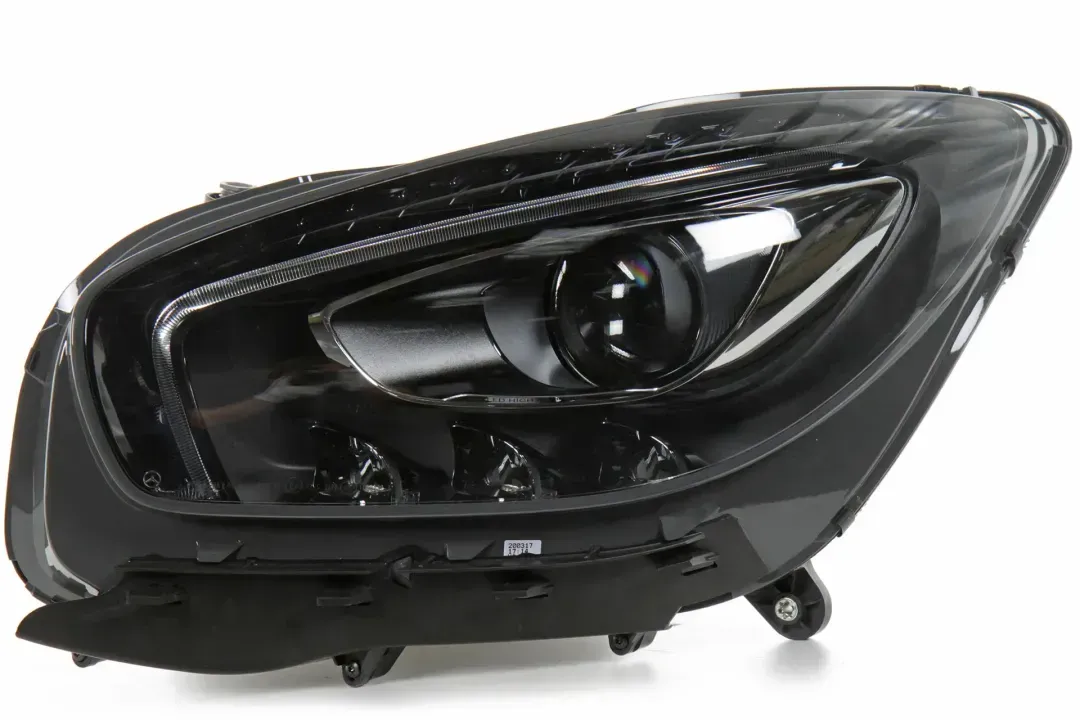 a1909067700   headlight1